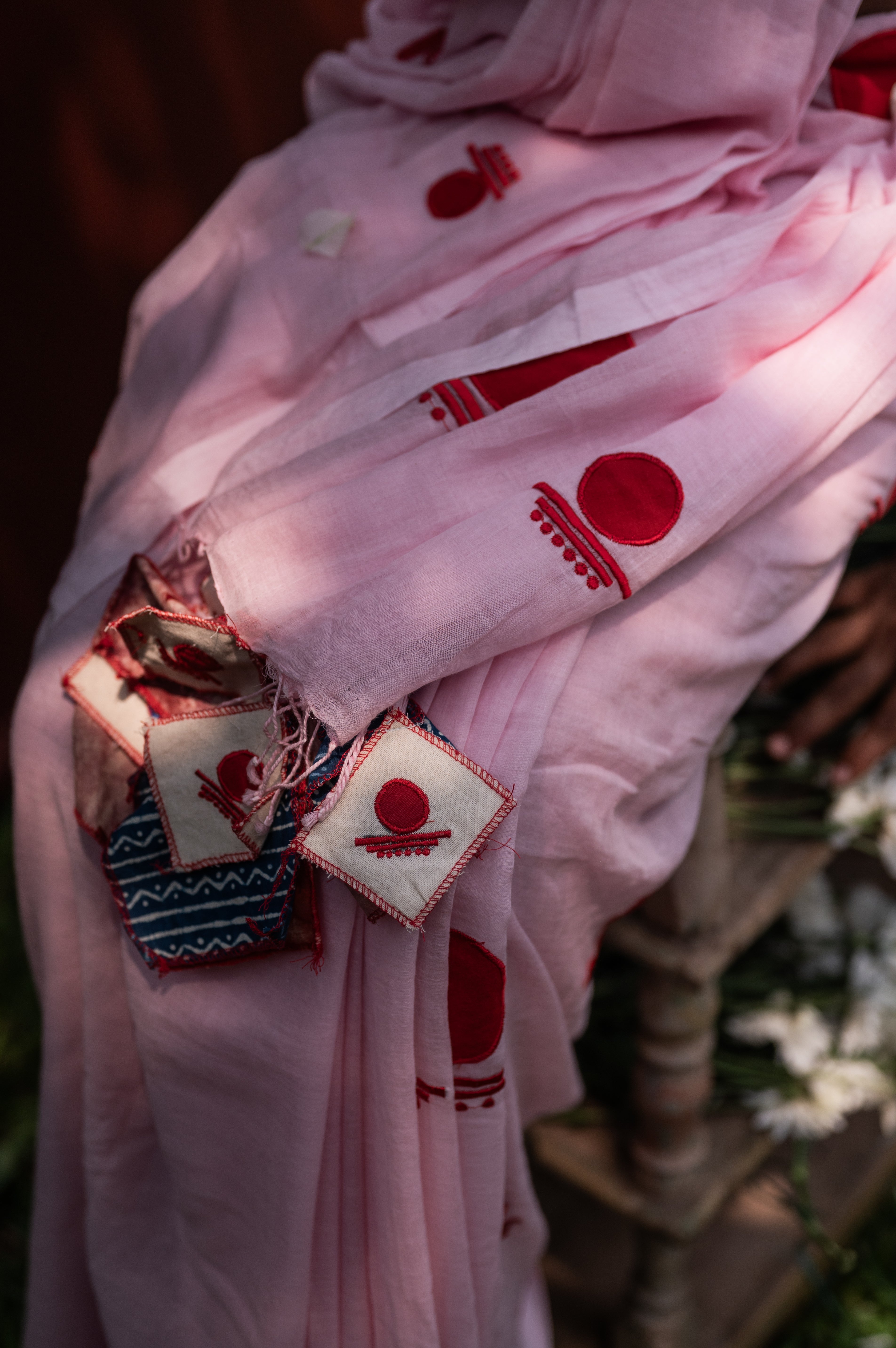 White Mul Cotton Bindi Saree - Prathaa - weaving traditions