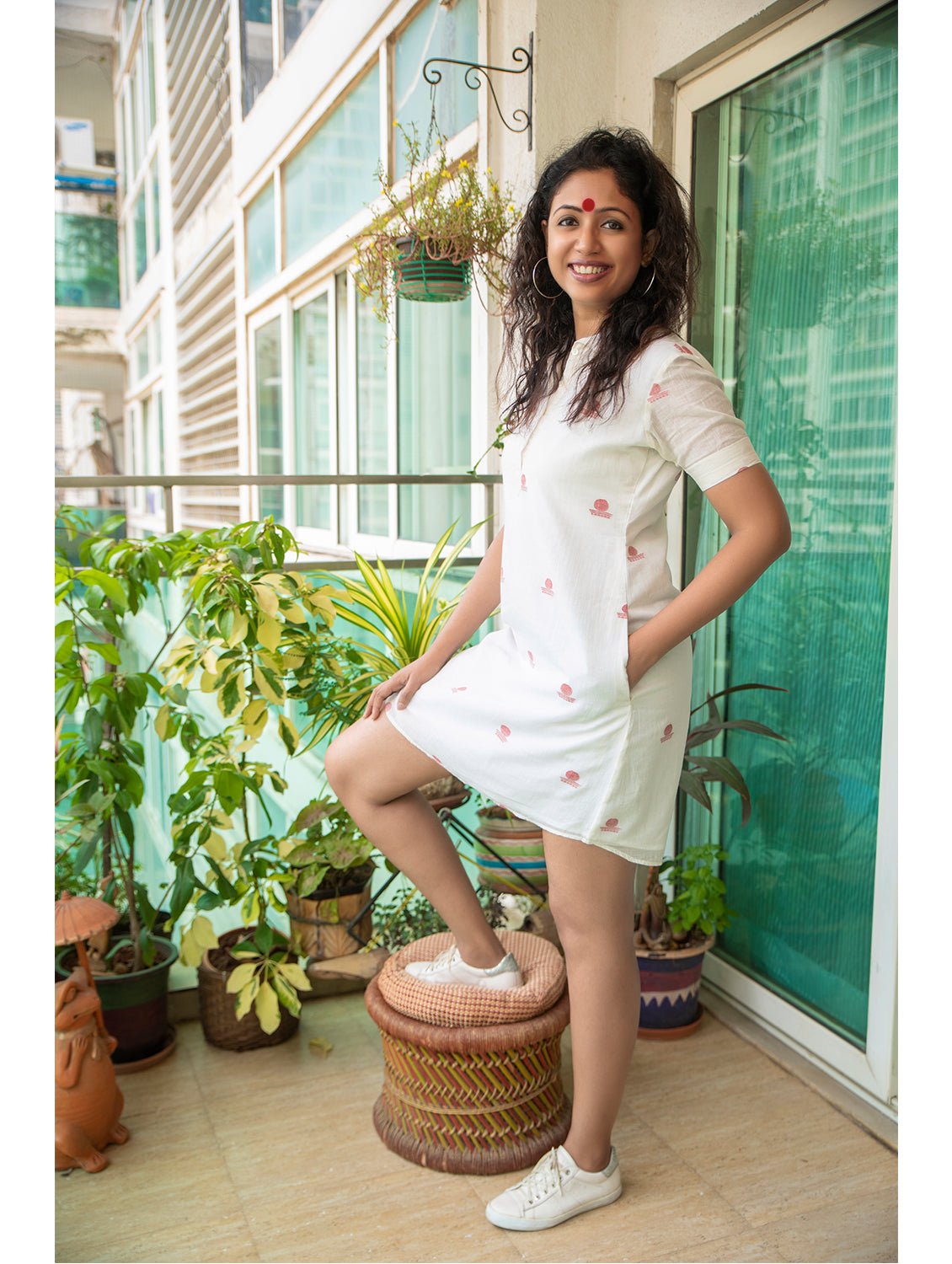 White Bindi Shirt Dress in Jamdani Fabric Sustainable Indo Western Wear by Prathaa Prathaa weaving traditions