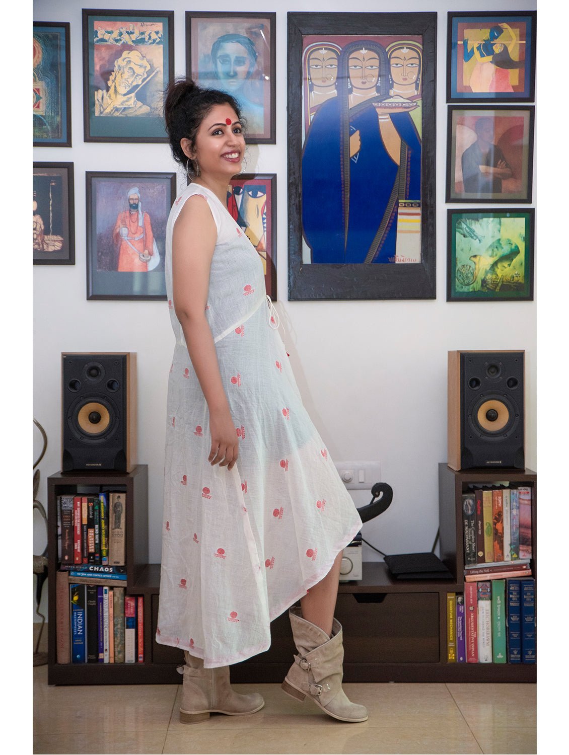 Jacket - White sleeveless Asymmetric Jacket in Jamdani Fabric - Prathaa
