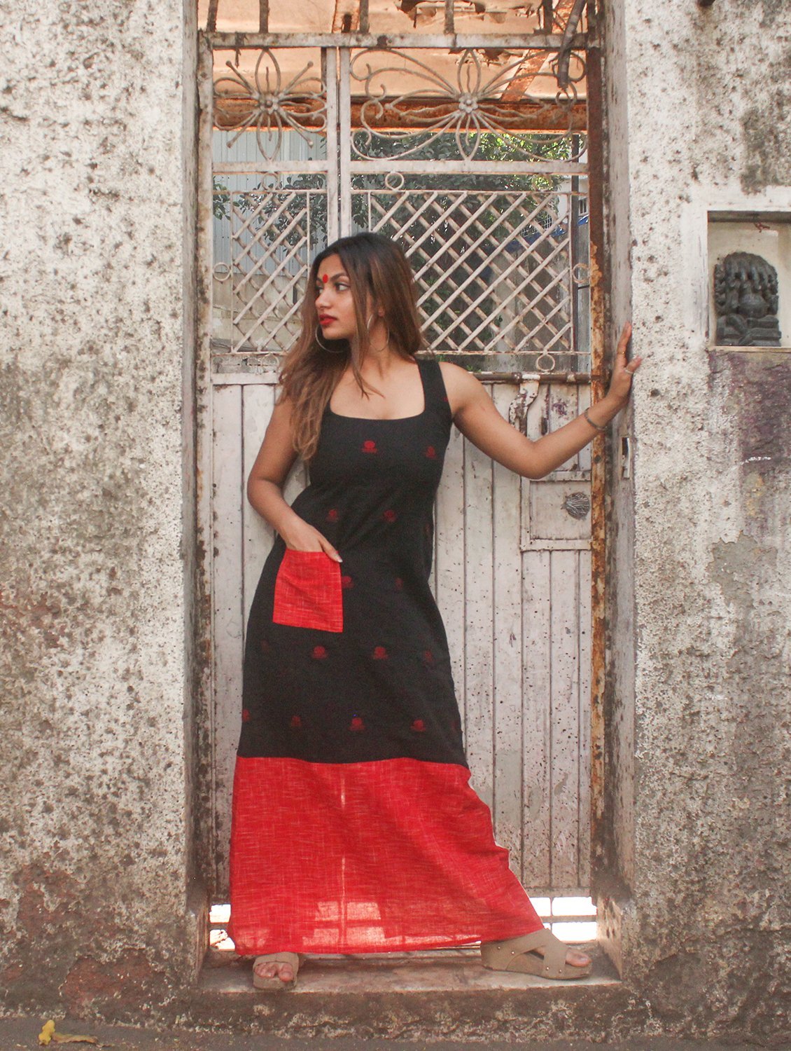 Black Straight Cut Racerback Maxi Dress In Jamdani Fabric - Prathaa - weaving traditions