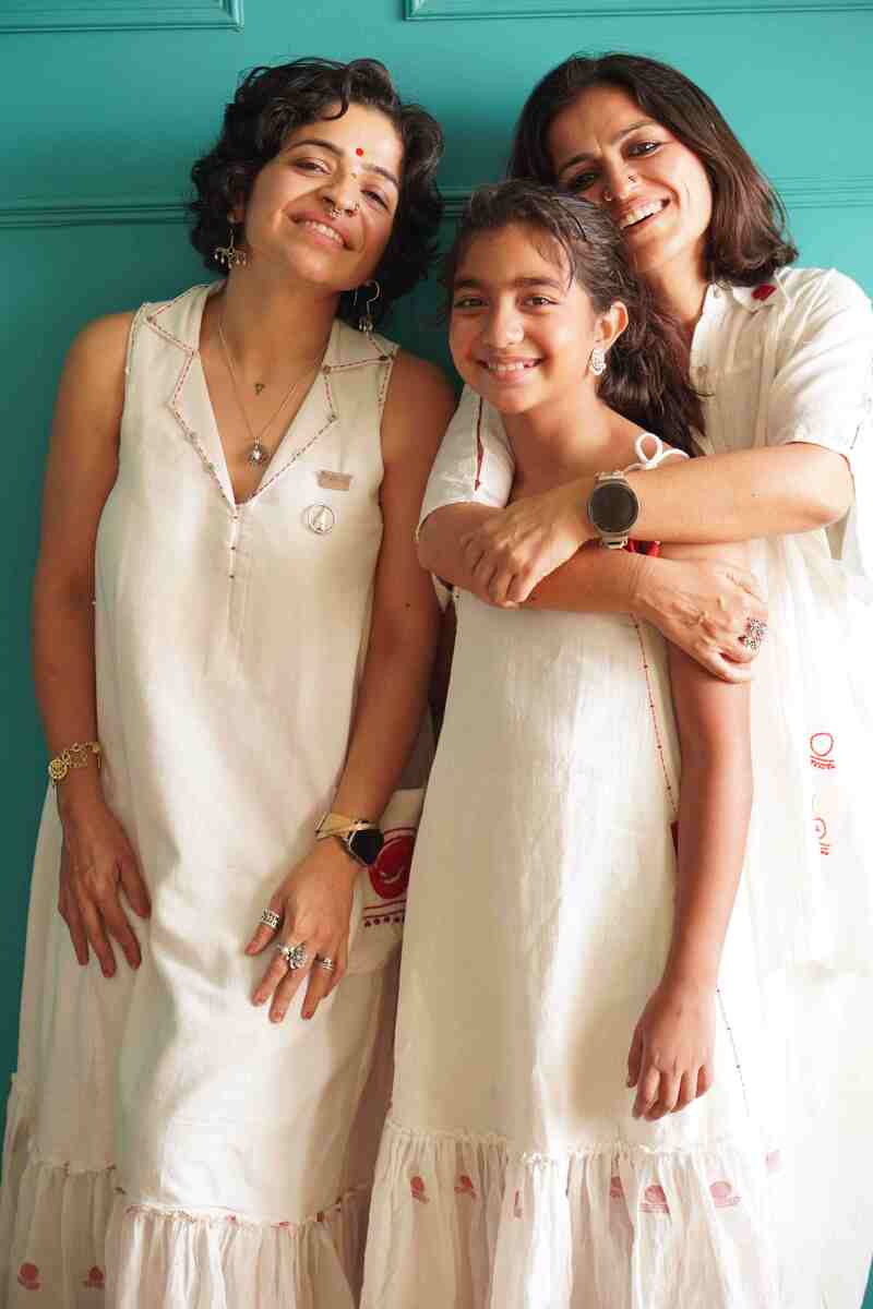 Shvet White Maxi Dress | Mother Daughter Twinning Dress | Prathaa