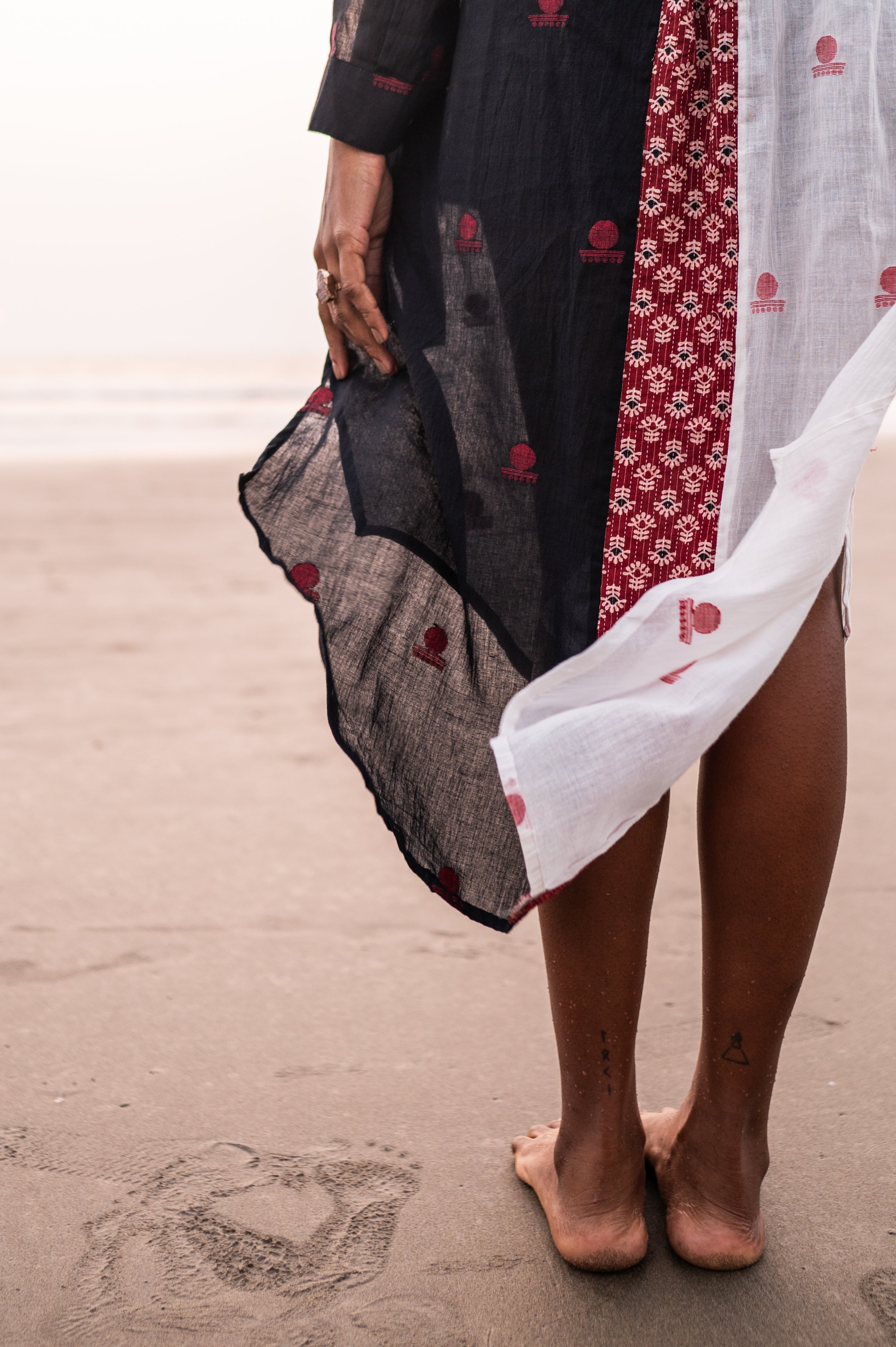 Black and White Jamdani Shirt Dress - Prathaa - weaving traditions