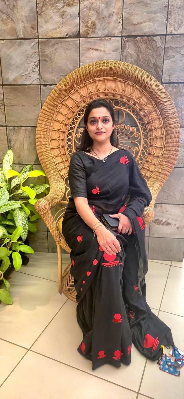 Black Mul Cotton Bindi Motif Saree