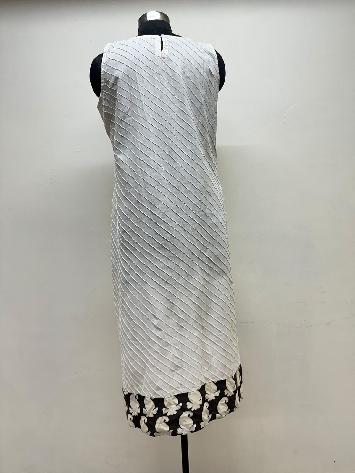 Black and White Block printed Tunic with pin tucks - Prathaa - weaving traditions