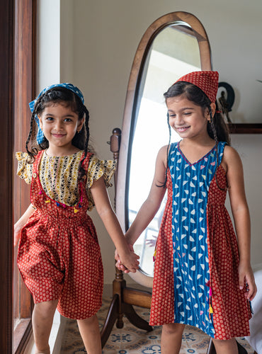 NATKHAT:- Red floral Bagru Dungaree | Handloom Cotton Kidswear | Prathaa