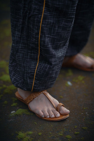 Saanjh Black Handloom Cotton Harem Pants-PRATHAA | harem pants women
