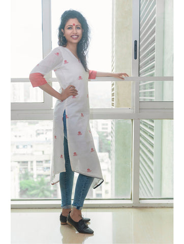 Tunic - White Asymmetrical Tunic In Jamdani Fabric - Prathaa | jamdani tunic | Handloom tunic | festive wear for women